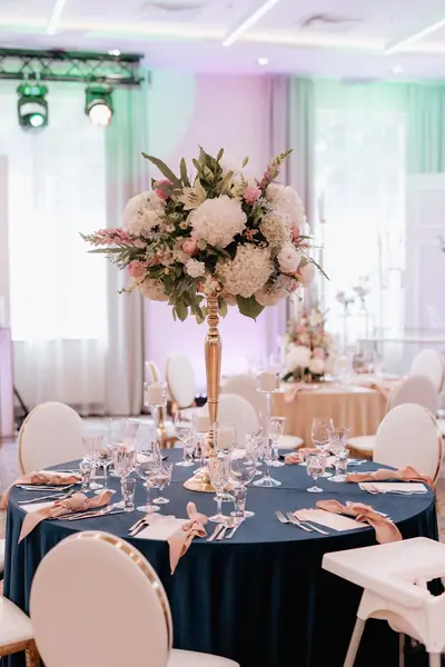 Sala weselna w pełnej dekoracji — Wedding Design