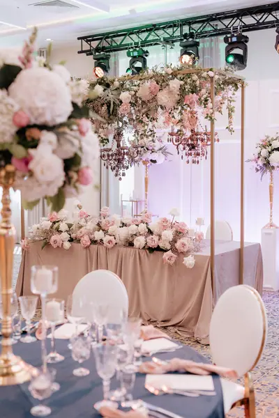 Sala weselna w pełnej dekoracji — Wedding Design