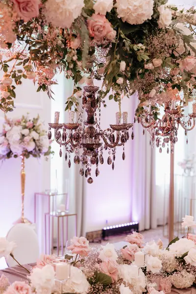 Sala weselna w pełnej dekoracji — Wedding Design