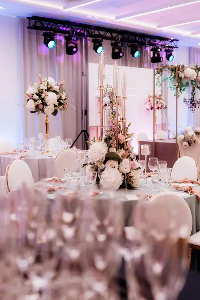 Sala weselna w pełnej dekoracji — Wedding Design