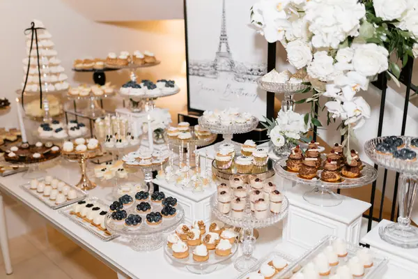 Słodki stół na weselu — Wedding Design